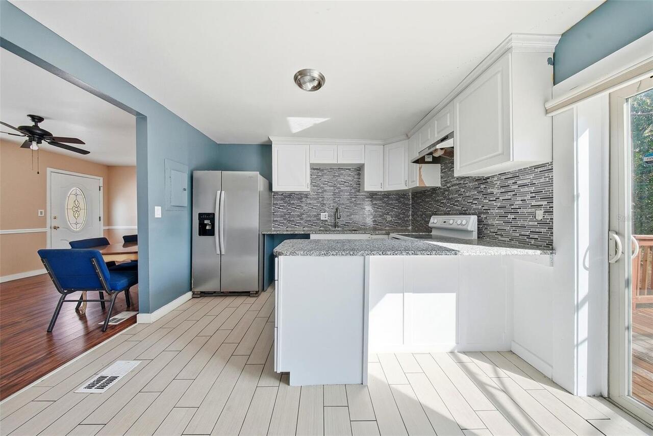 Listing Photo 12