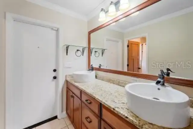 Listing Photo 11