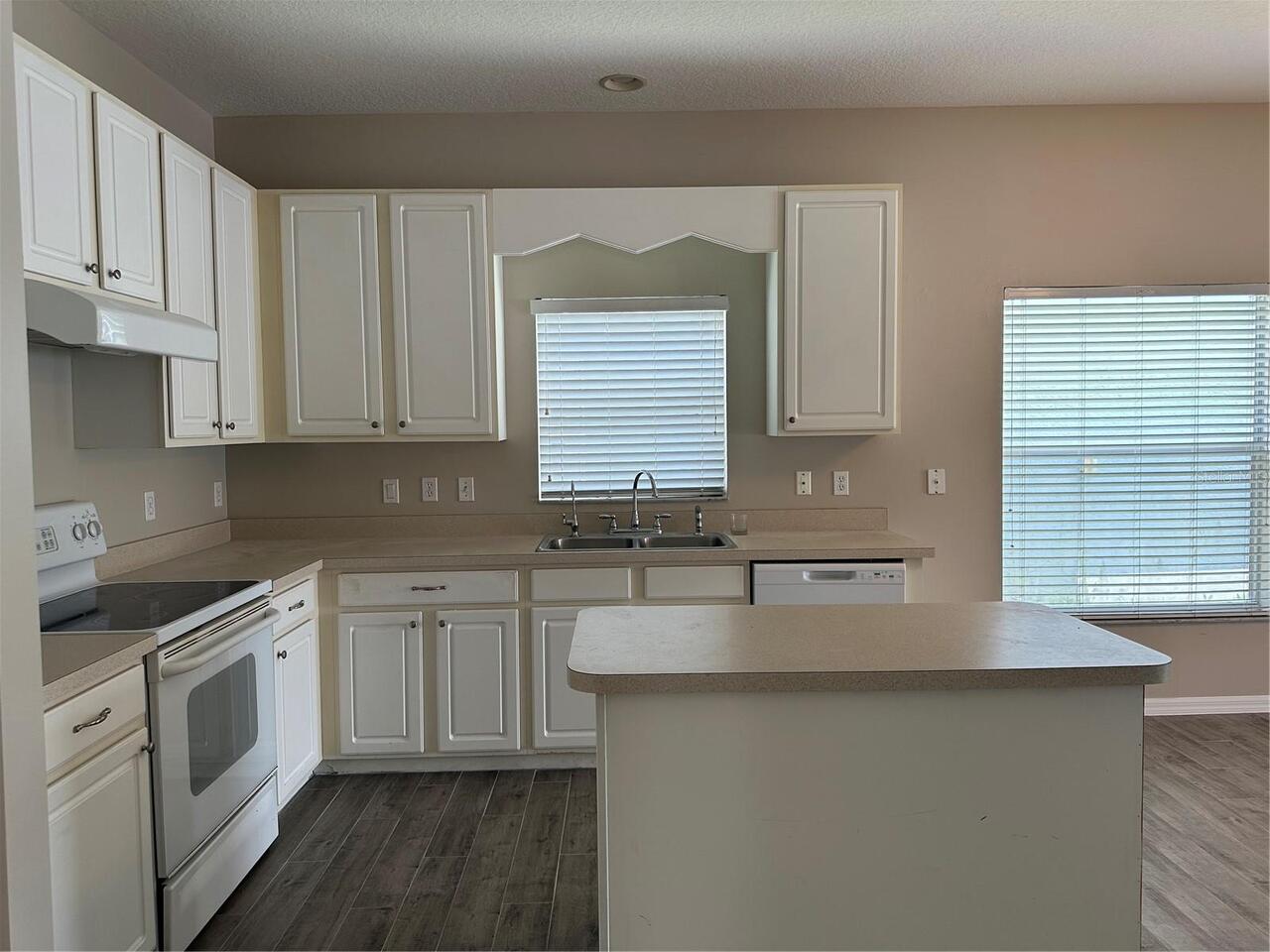 Listing Photo 8