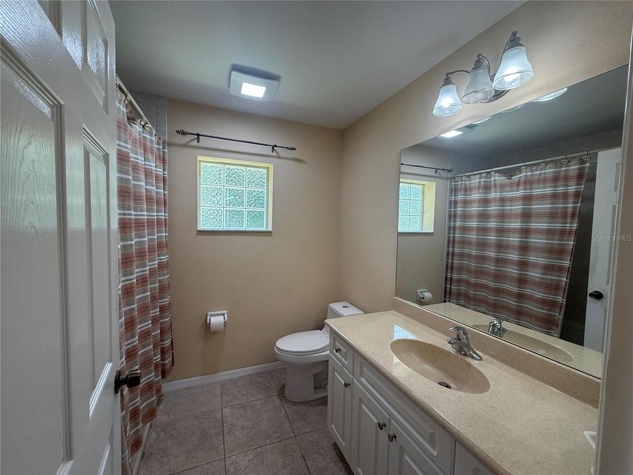 Listing Photo 12