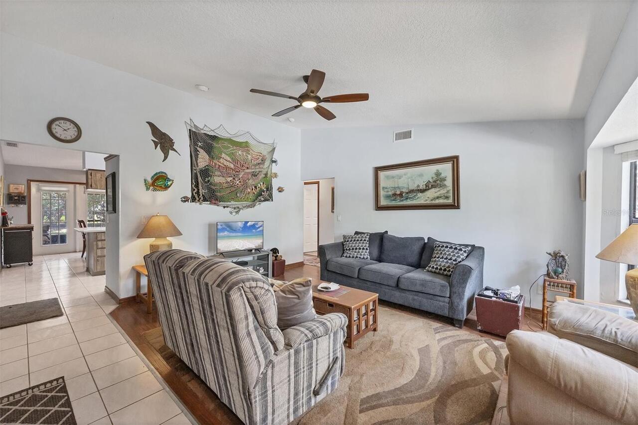 Listing Photo 12