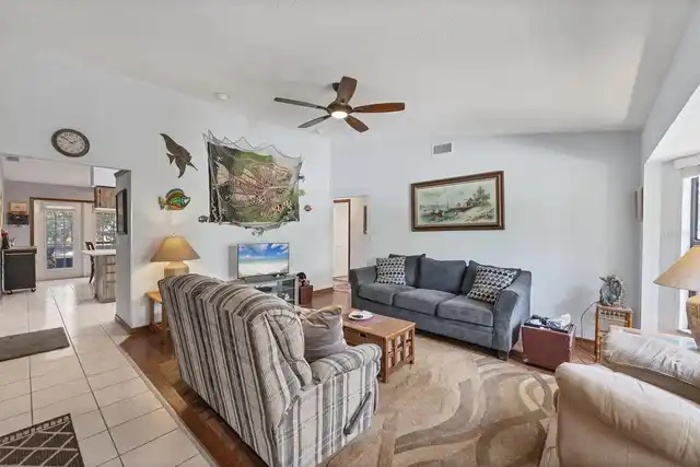Listing Photo 12