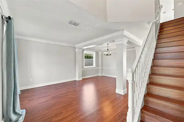 Listing Photo 12