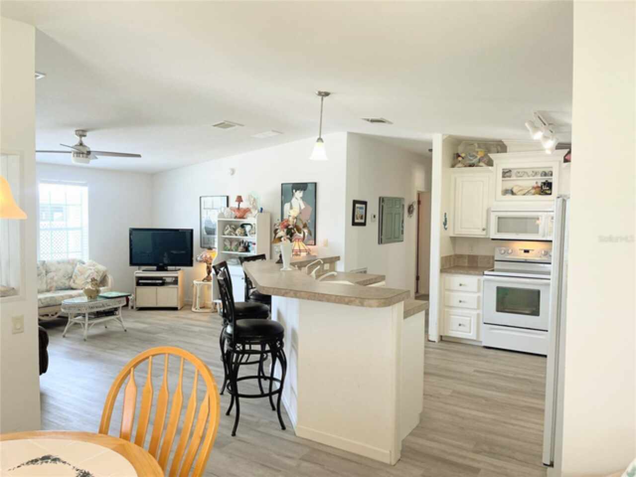 Listing Photo 9