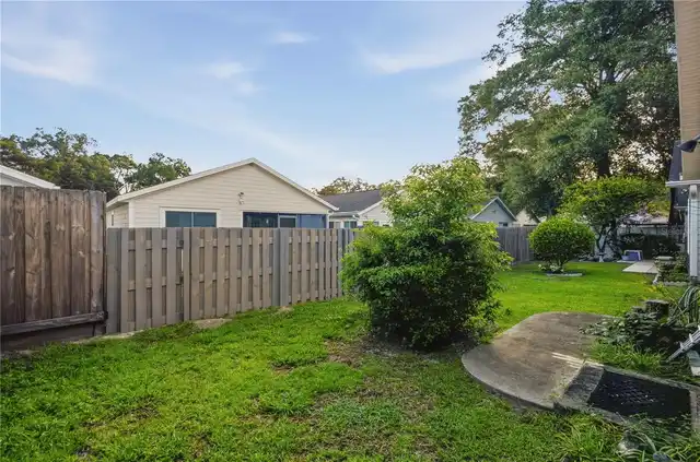 Listing Photo 11