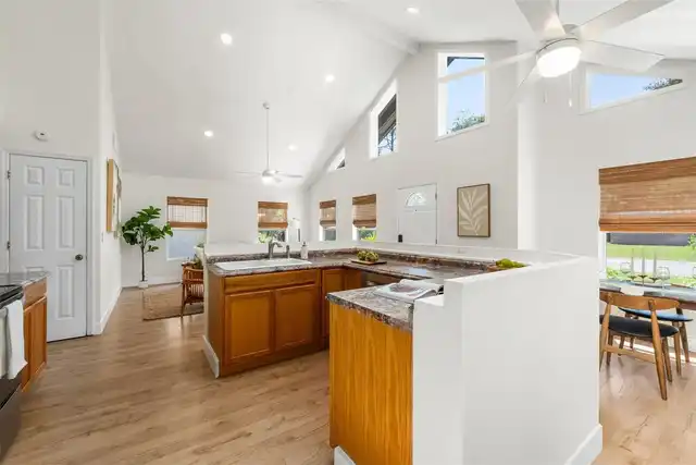 Listing Photo 10