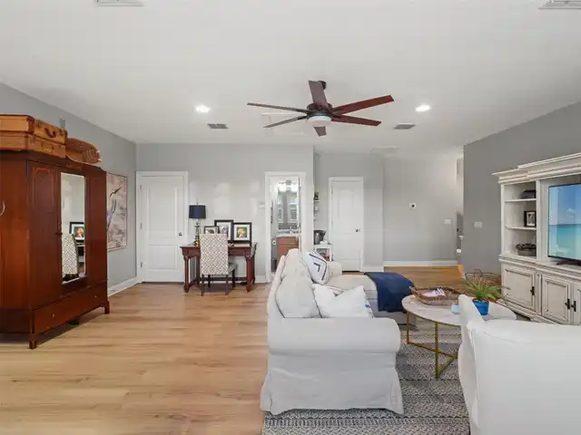 Listing Photo 42