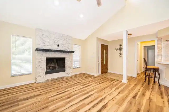 Listing Photo 10