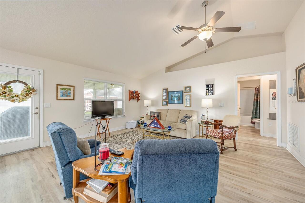 Listing Photo 11