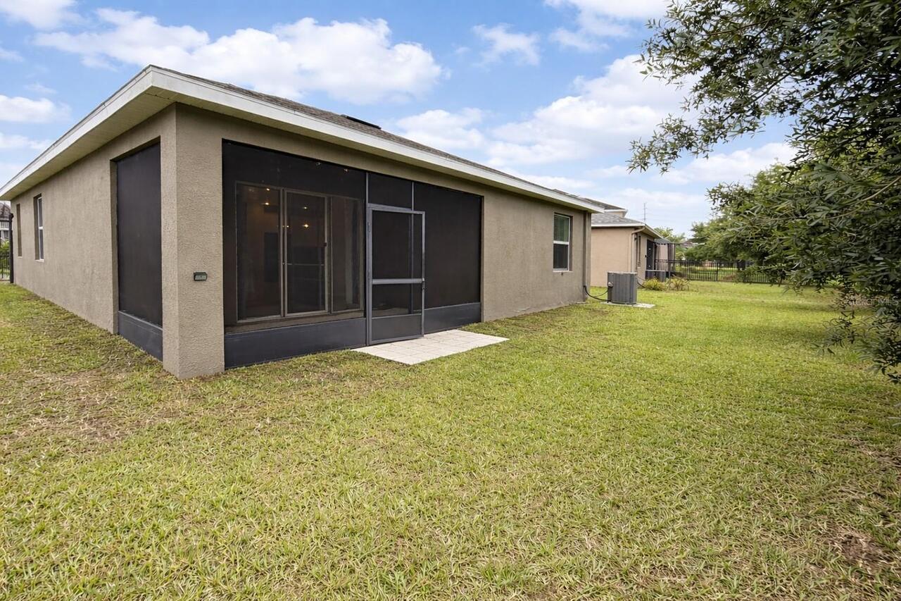 Listing Photo 10