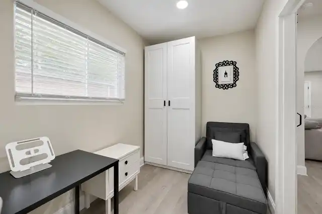 Listing Photo 9