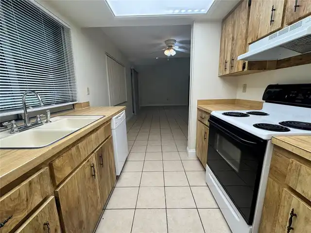 Listing Photo 12
