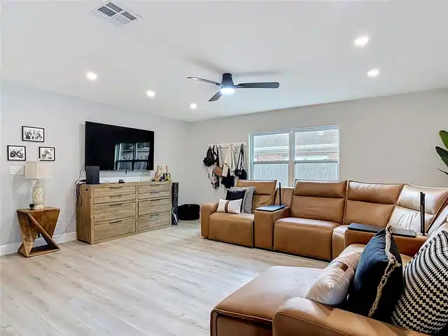 Listing Photo 14