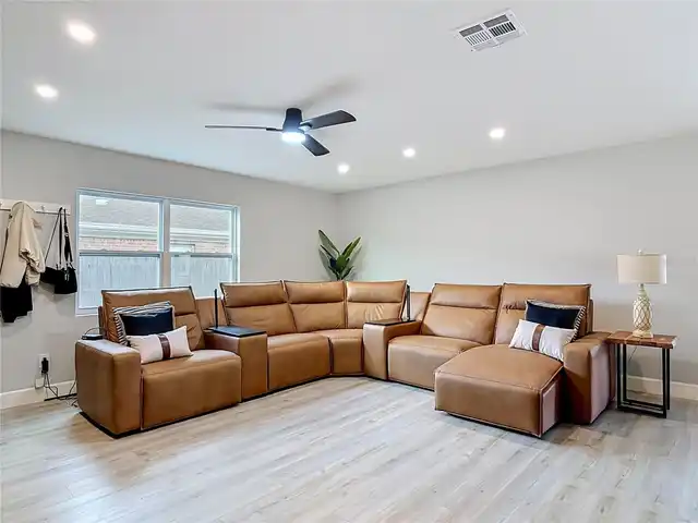 Listing Photo 15