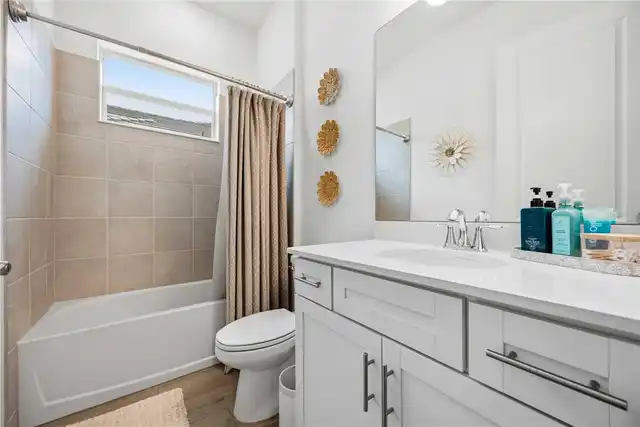 Listing Photo 10