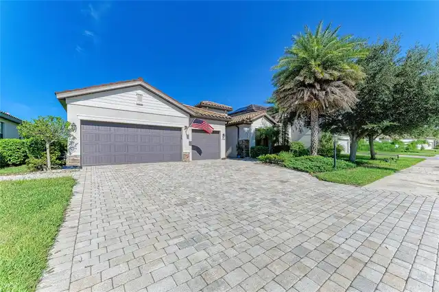 Listing Photo 12