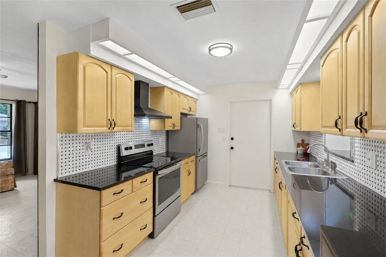 Listing Photo 8