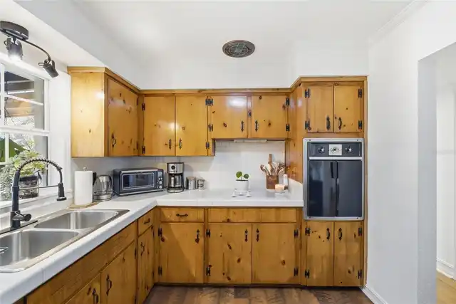 Listing Photo 10