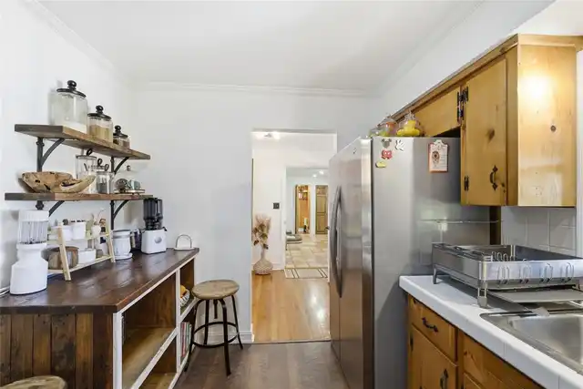 Listing Photo 11