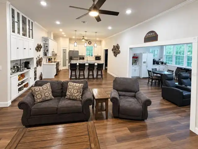 Listing Photo 10