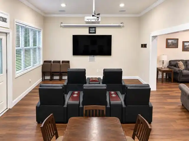 Listing Photo 12
