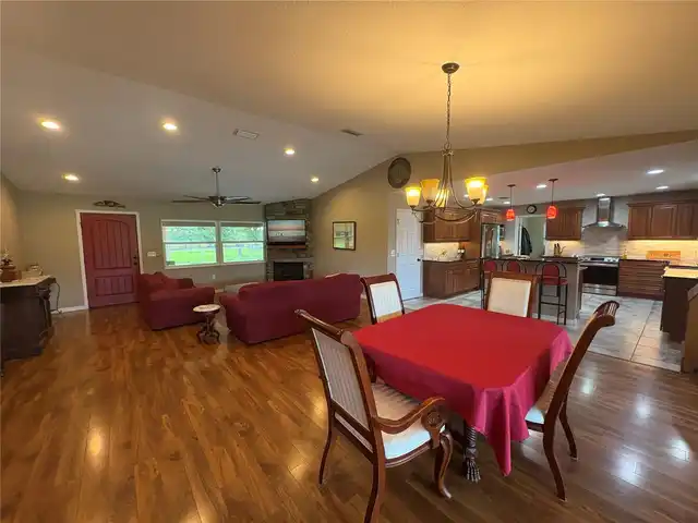 Listing Photo 8