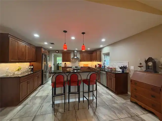 Listing Photo 10
