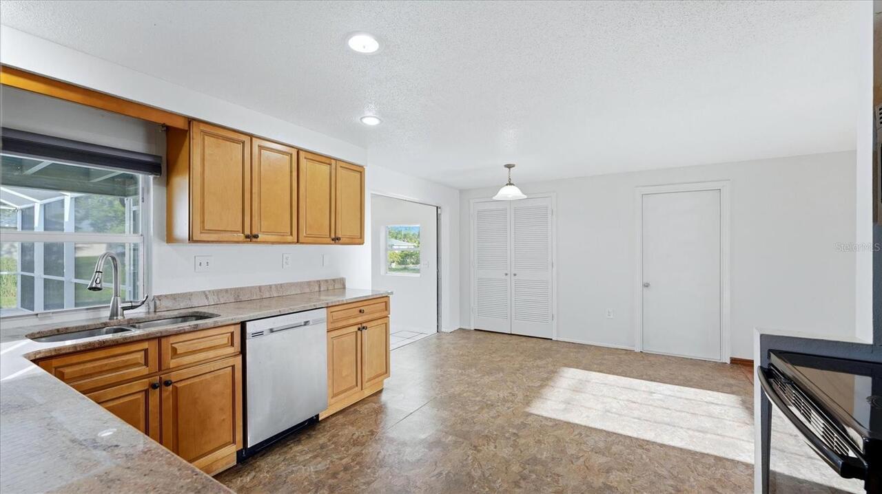 Listing Photo 11