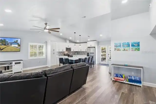 Listing Photo 11
