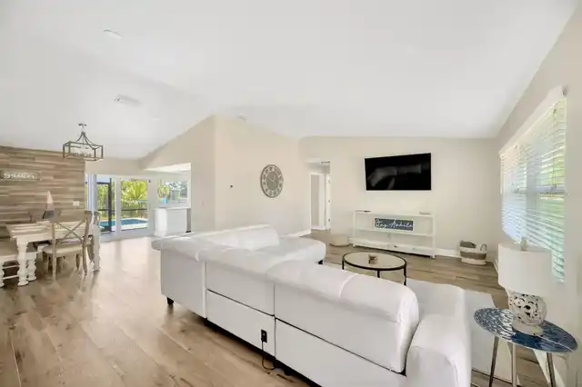 Listing Photo 10