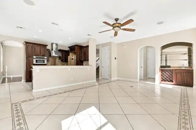 Listing Photo 14