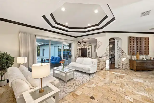 Listing Photo 8