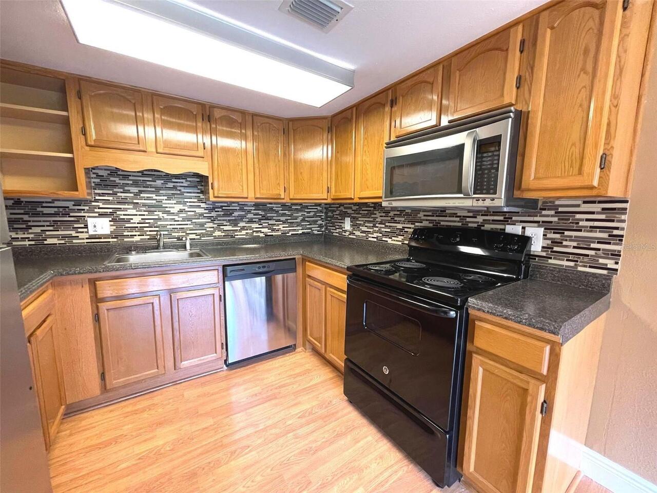 Listing Photo 12