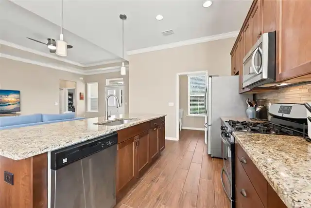 Listing Photo 11