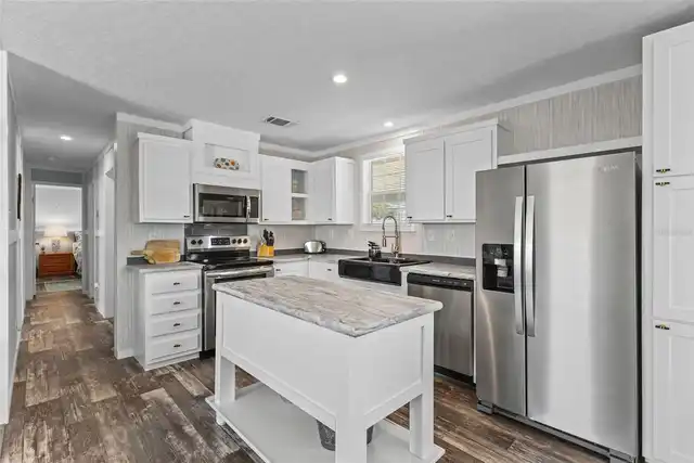 Listing Photo 8