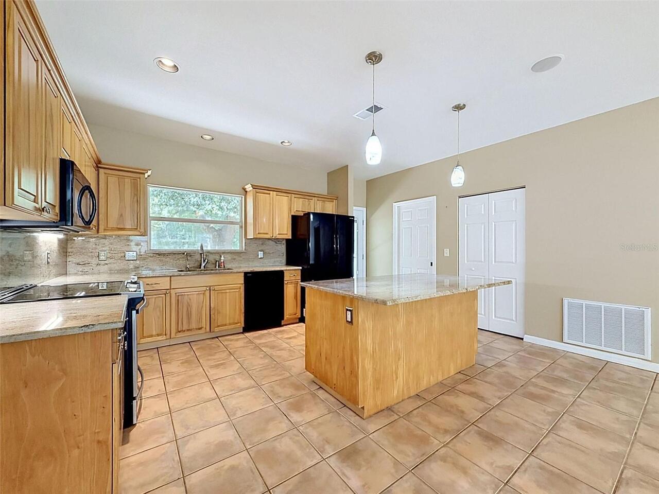 Listing Photo 10