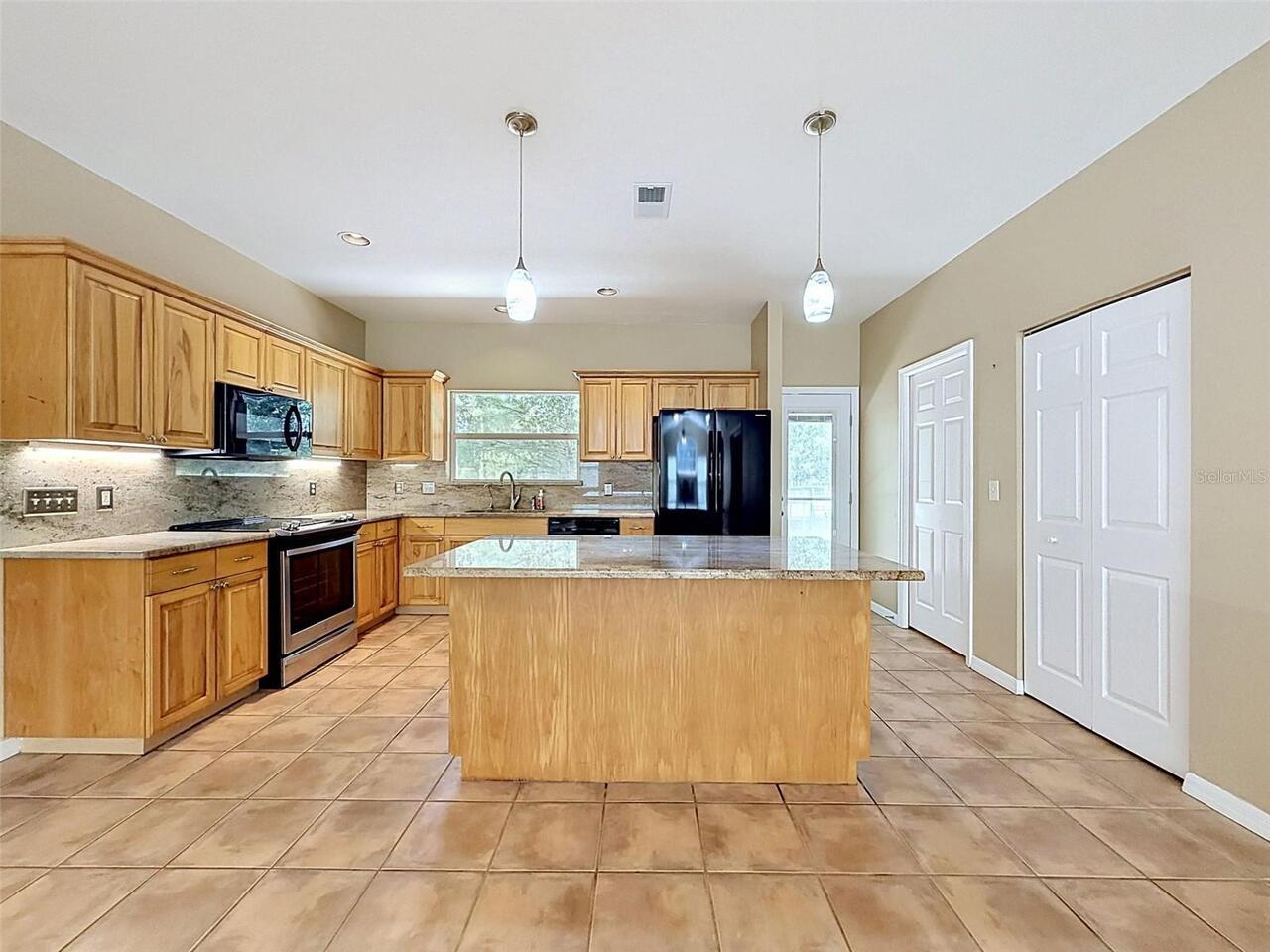 Listing Photo 11