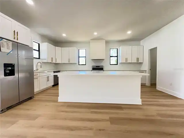 Listing Photo 8