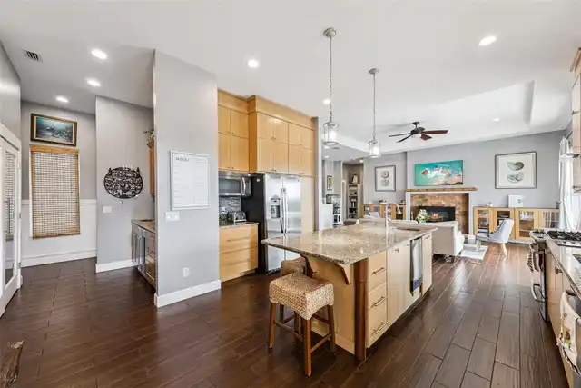 Listing Photo 12