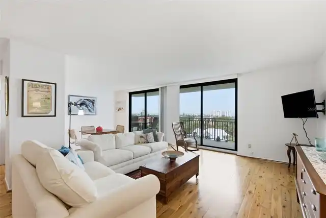 Listing Photo 8