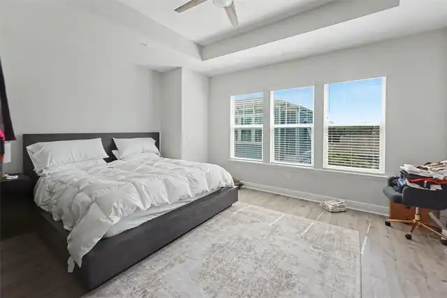 Listing Photo 8