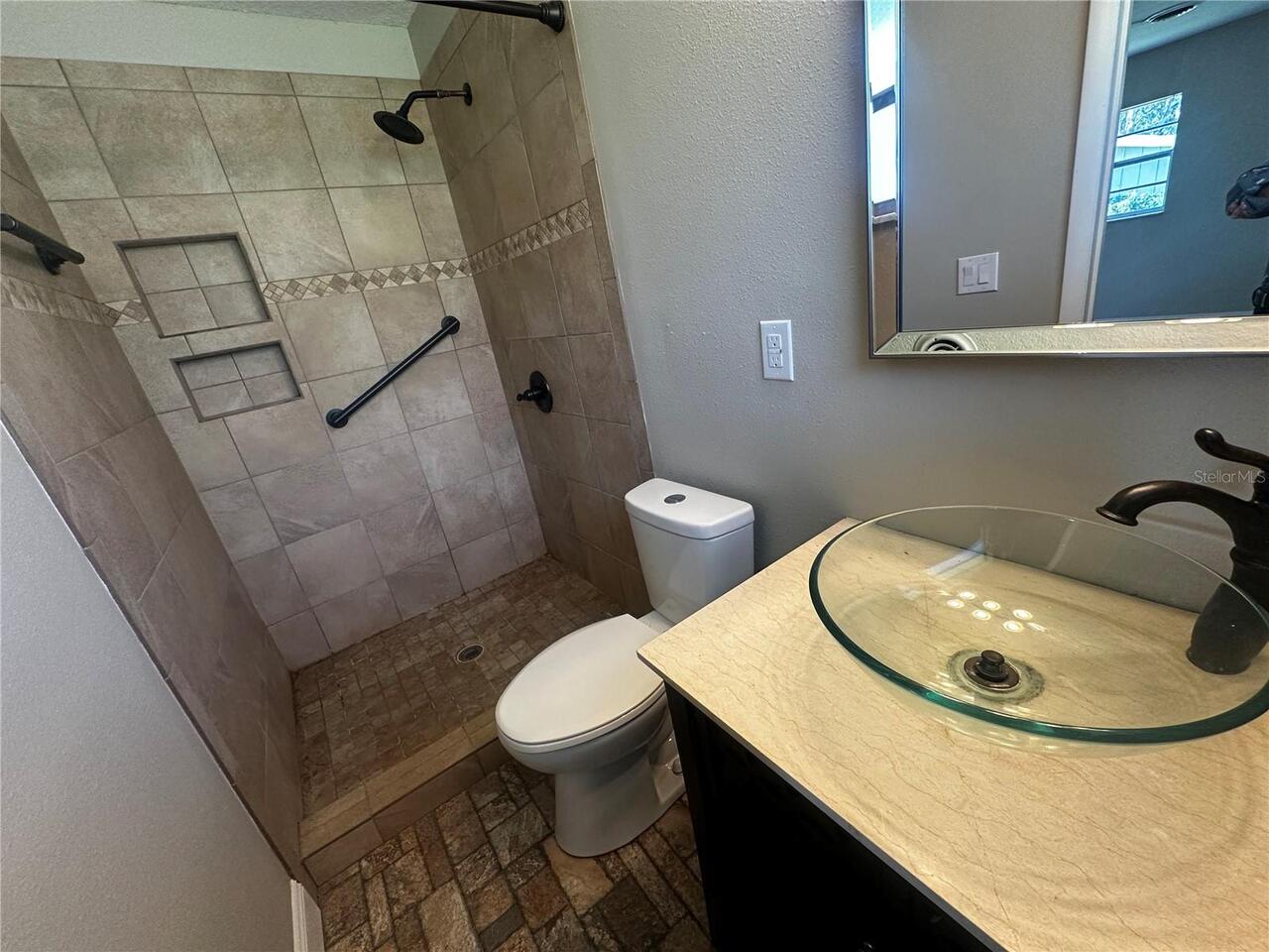 Listing Photo 12
