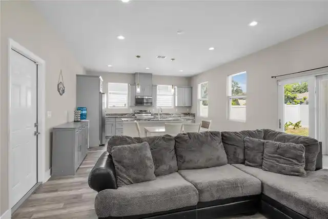 Listing Photo 11