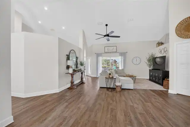 Listing Photo 6