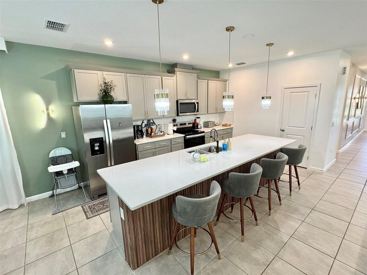 Listing Photo 8