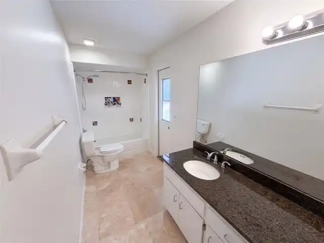 Listing Photo 11