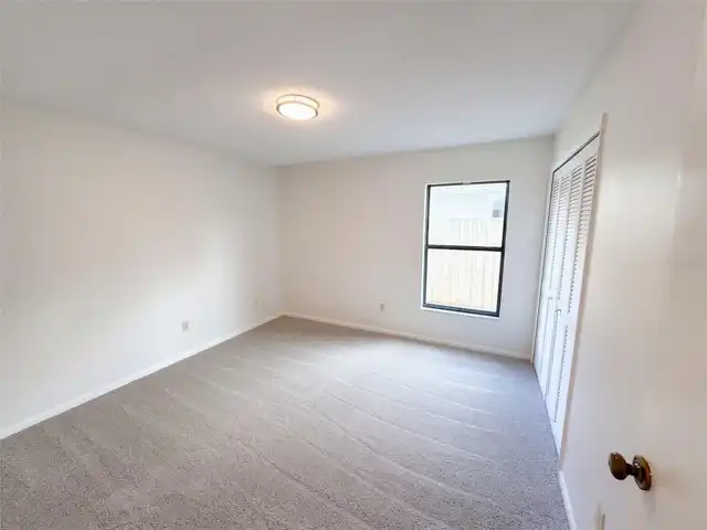 Listing Photo 14