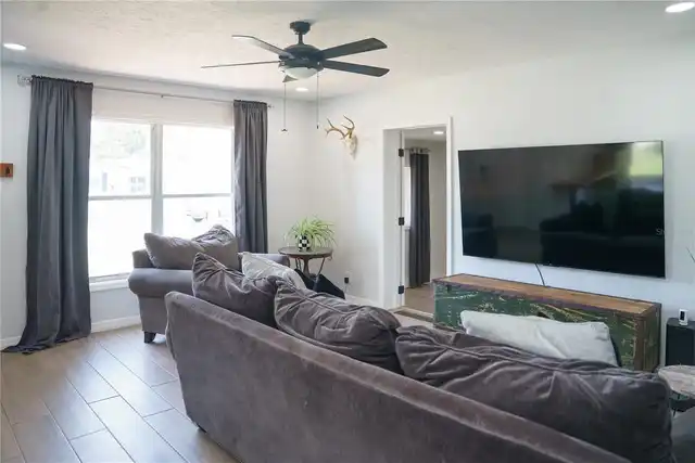 Listing Photo 11