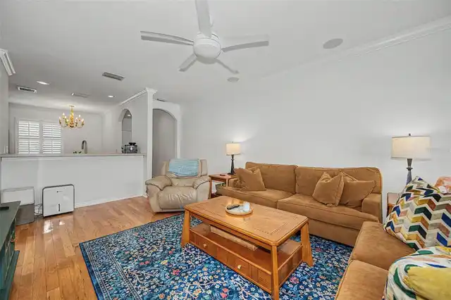 Listing Photo 11