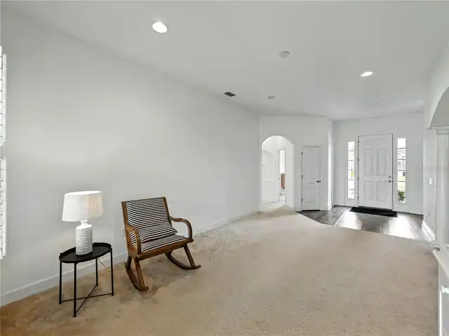 Listing Photo 11